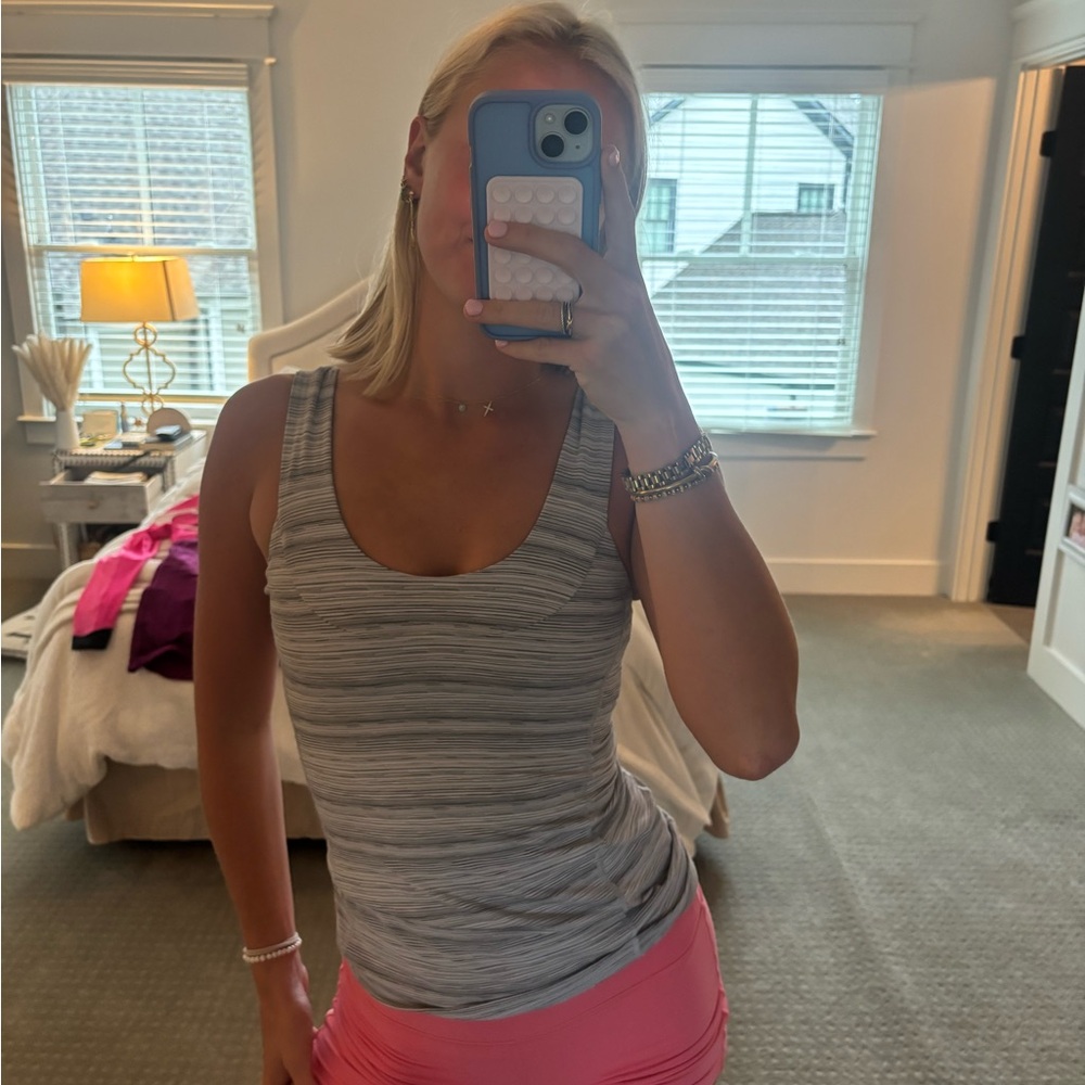Lululemon Size 4 Gray and white Women's Tank Top with built in bra